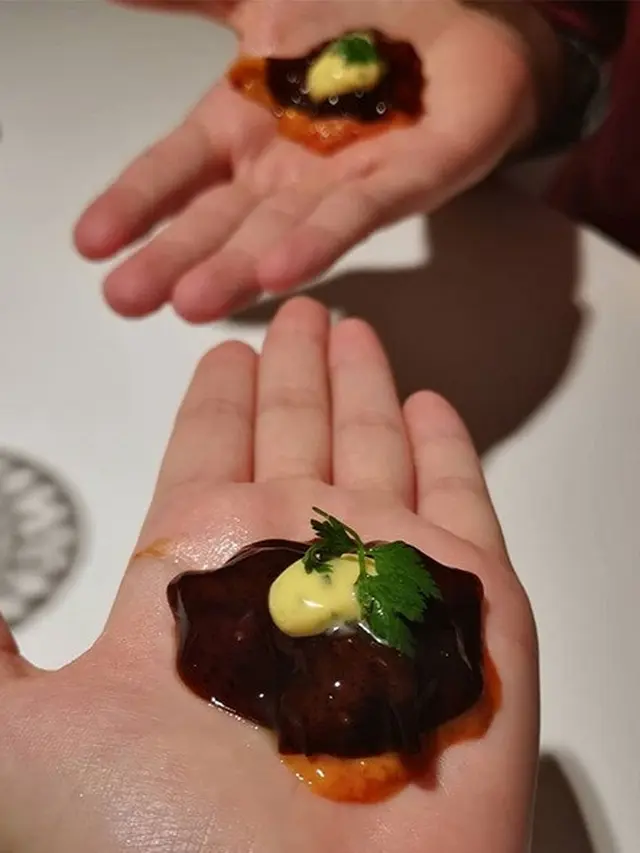 potret nyeleneh restoran sajikan makanan