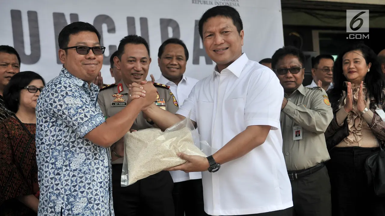 Peluncuran Operasi Pasar di Pasar Induk Cipinang