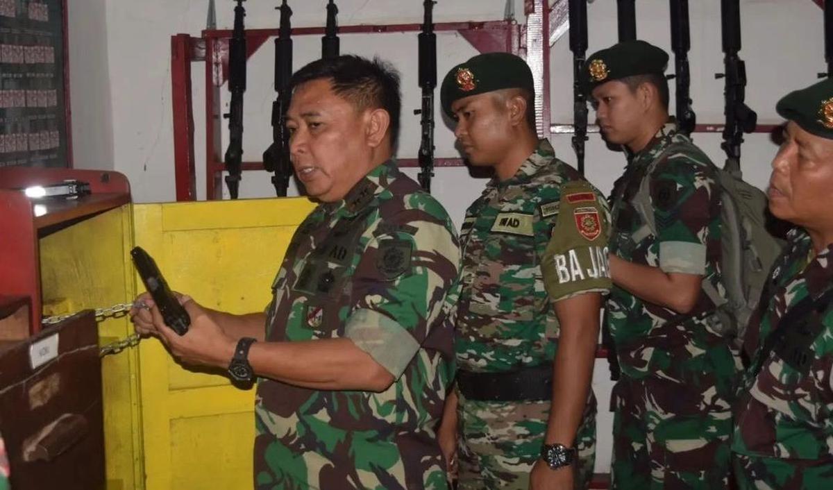 Lihat Gudang Senjata
