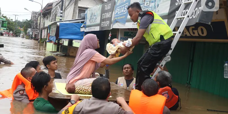 Banjir Setinggi Dada Orang Dewasa, Warga Perumahan Ciledug Indah Dievakuasi