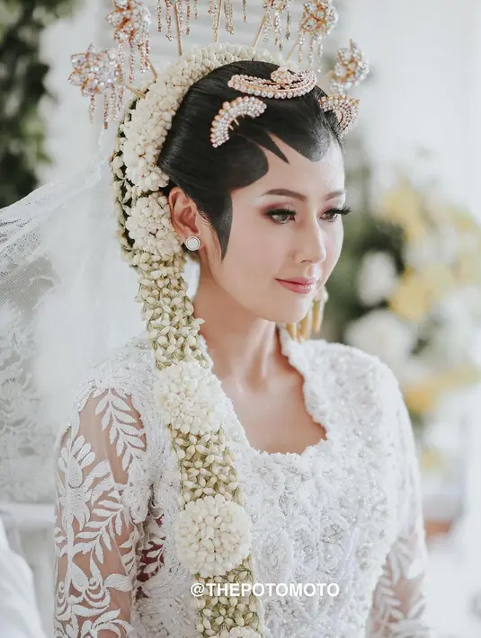 Ardina Rasti mengaku bahagia ngidam atau keinginan saat hamil muda bisa terpenuhi. Ia bersyukur saat hamil tak merasakan mual-mual. Hanya yang berbeda pada saat hamil adalah nafsu makannya yang bertambah. (Instagram/ardinarasti6)