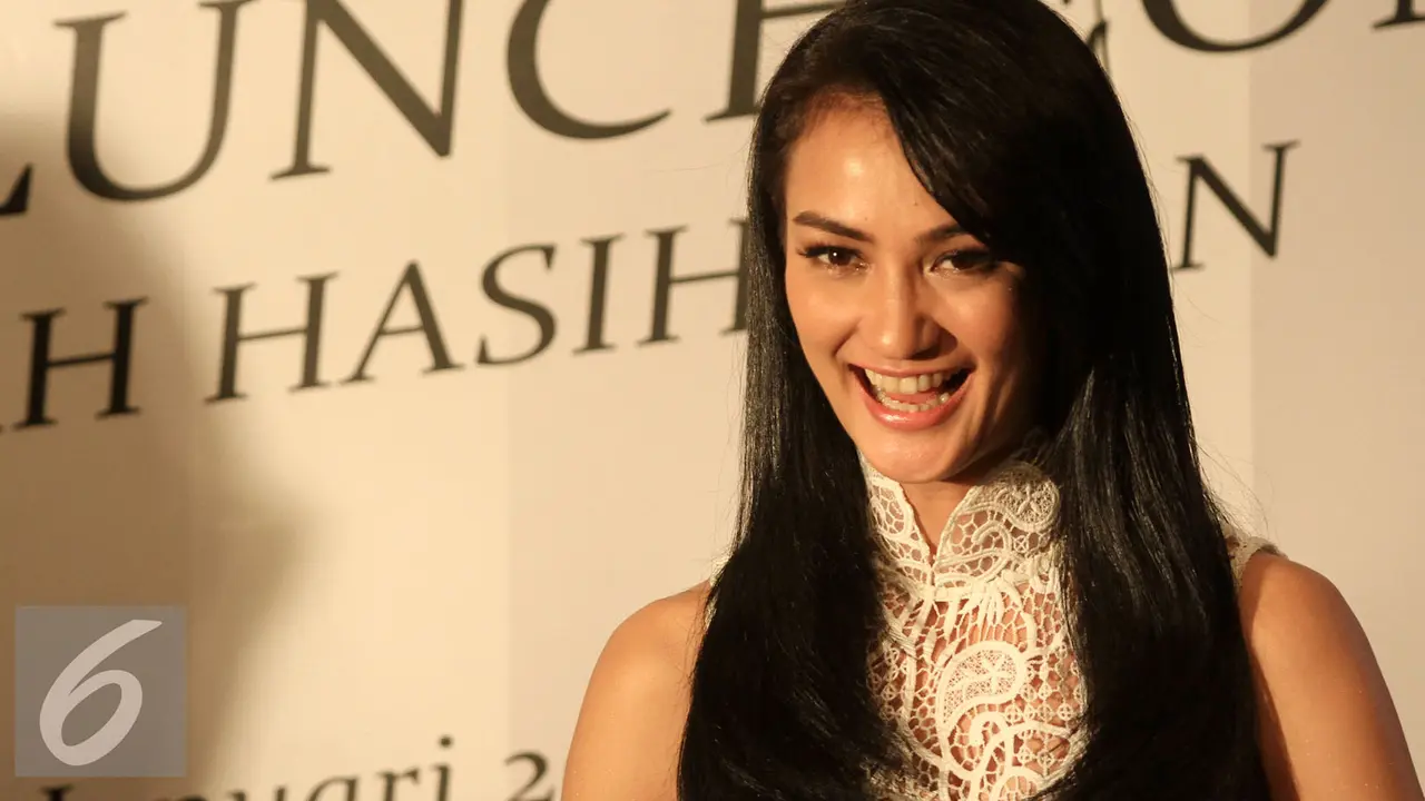 Atiqah Hasiholan