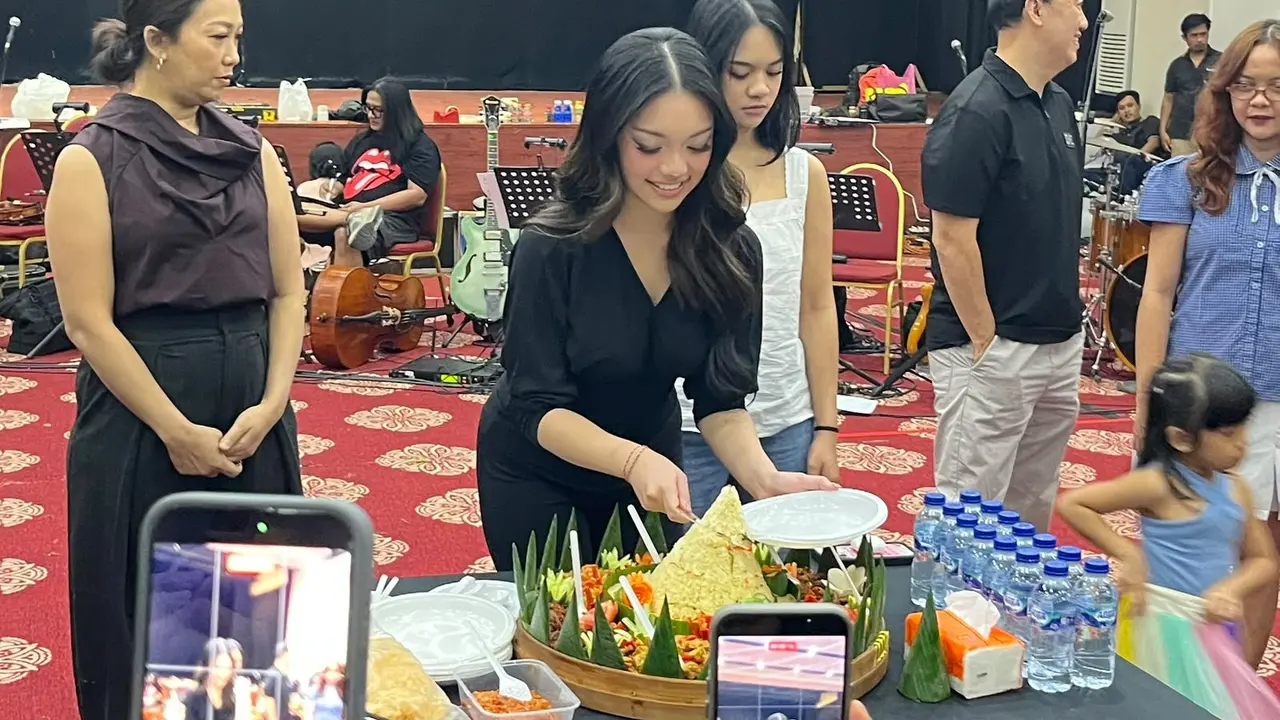Naura Ayu dalam syukuran Showcase "Cerita Penuh Cahaya" yang diselenggarakan di kawasan Jakarta Selatan, pada (12/8/2026). (Liputan6.com/Afradhiya N.R)