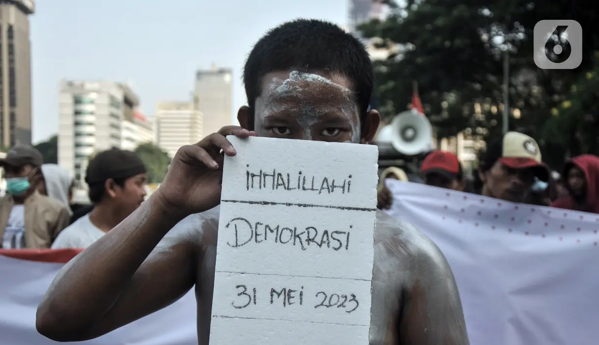 Denny menyebut enam hakim MK akan setuju untuk mengembalikan sistem proporsional tertutup. Sementara, tiga hakim lain akan menyatakan dissenting opinion. (merdeka.com/Iqbal S. Nugroho)