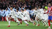 Real Madrid sukses mengalahkan Atletico Madrid lewat drama adu penalti dengan skor 1-0 (2-4) pada laga leg kedua 16 besar Liga Champions 2024/2025. (Thomas COEX/AFP)
