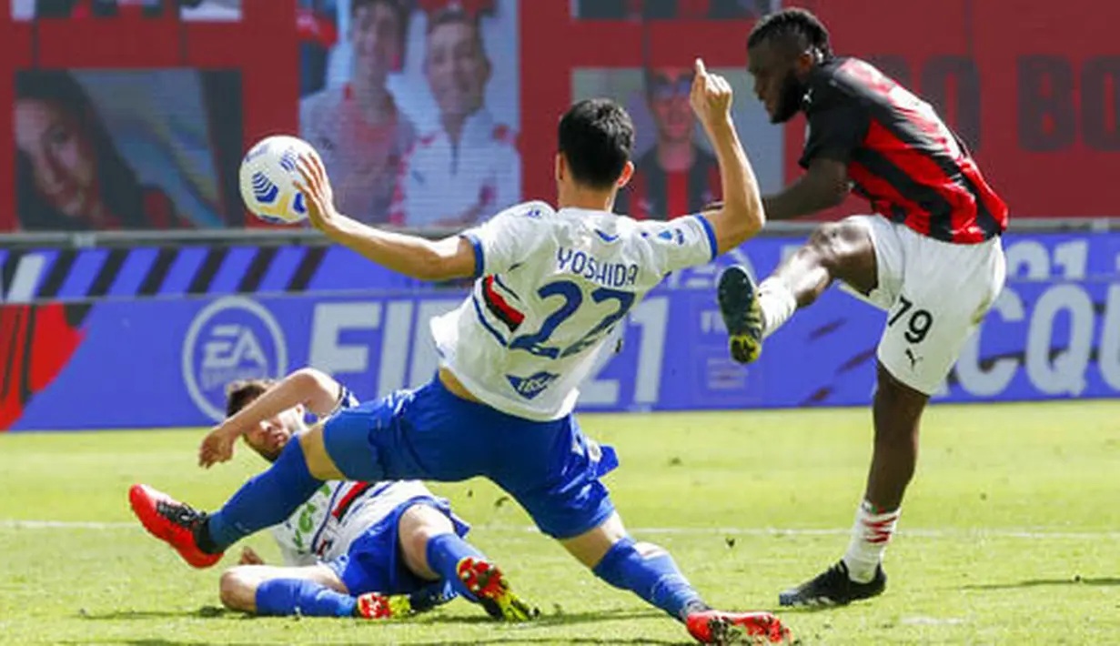 Pemain AC Milan, Jens Petter Hauge, melakukan selebrasi usai mencetak gol ke gawang Sampdoria pada laga Liga Italia di Stadion San Siro, Minggu (4/4/2021). Kedua tim bermain imbang 1-1. (AP Photo/Antonio Calanni)