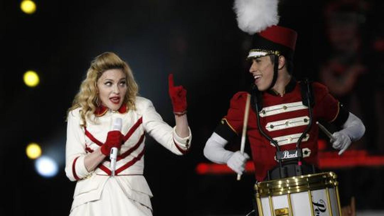 Aksi Madonna tampil energik di panggung