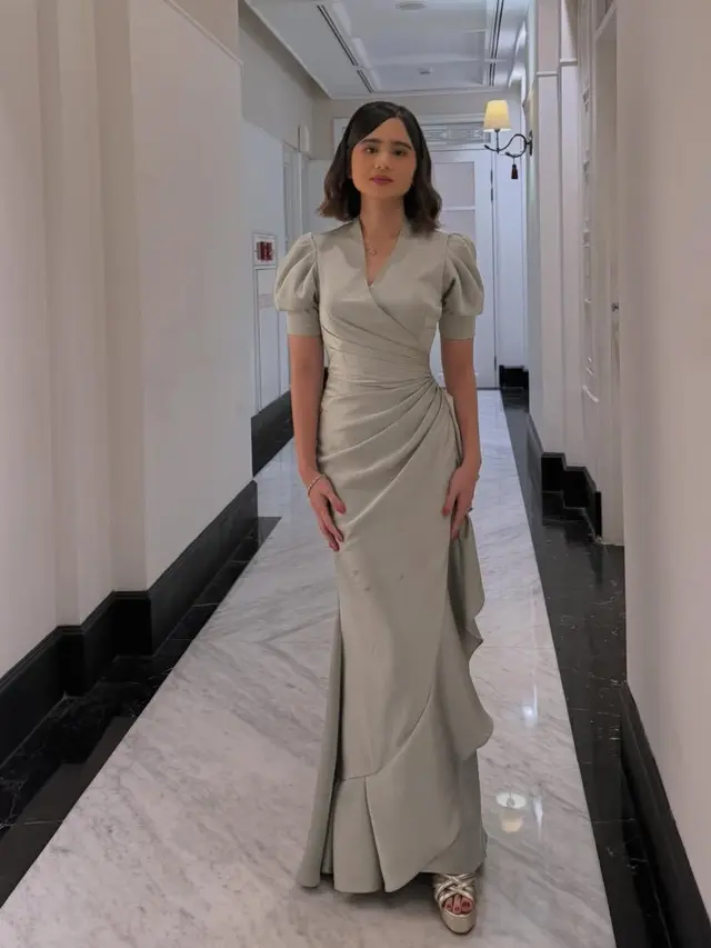 Tissa Biani saat Jadi Bridesmaid di resepsi Sahabat pakai heels silver. [@tissabiani]