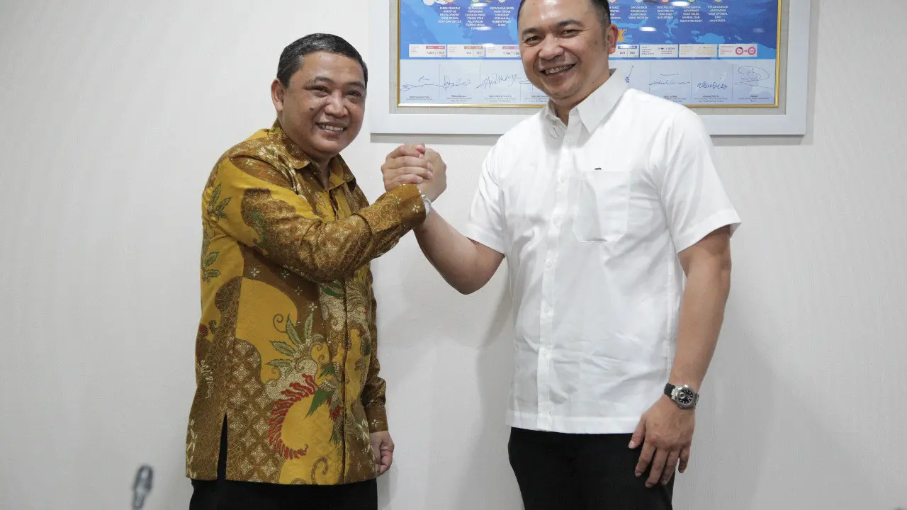 Menteri Badan Usaha Milik Negara (BUMN) Rini M Soemarno mengangkat Doso Agung sebagai Direktur Utama PT Pelabuhan Indonesia III atau Pelindo III (Persero). Dok Kementerian BUMN.
