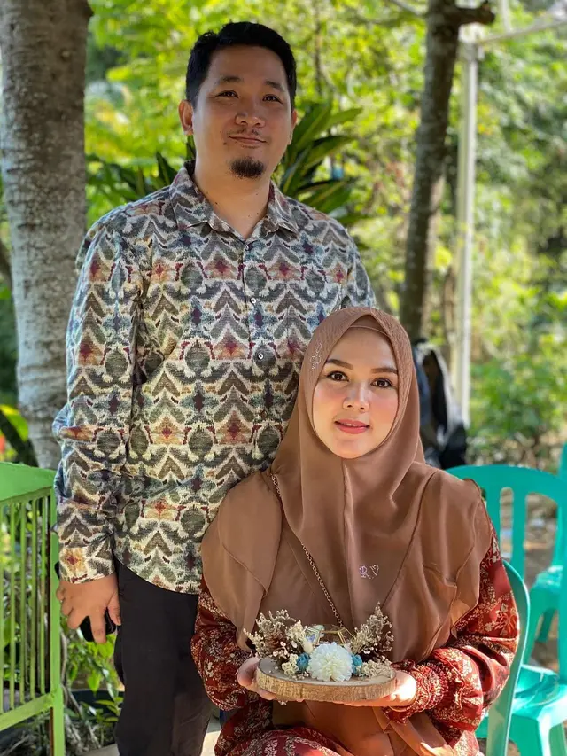 Meninggal Dunia, Ini 6 Potret Kenangan Ratu Annisa dan Mendiang Suami
