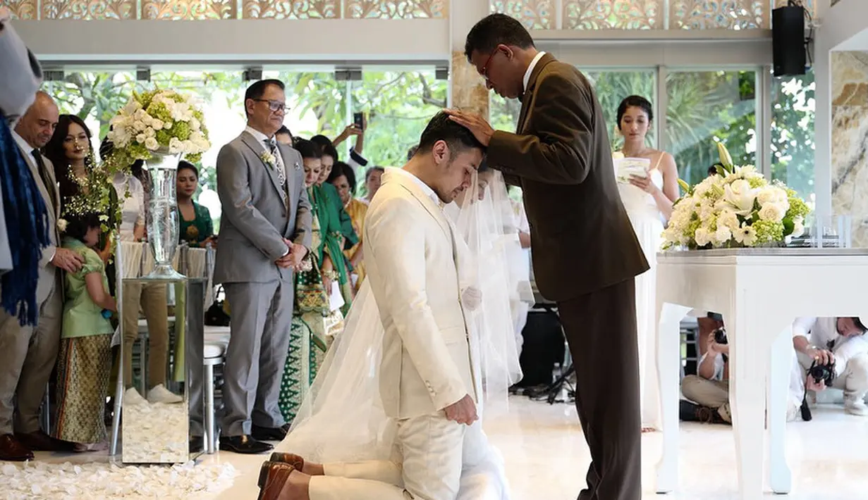 Pernikahan Chicco dan Putri ternyata sudah direncanakan sejak lama, jelas kalau Baim tidak kaget. Baim pun justru menceritakan kecocokan Chicco dan Putri menjadi pasangan suami istri. (Instagram/chicco.jerikho)