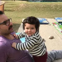 Saif Ali Khan dan  Taimur Ali Khan. (Instagram/saifakpataudifc)