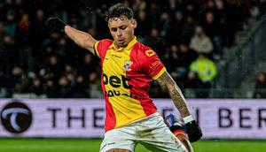 Bek Go Ahead Eagles di Eredivisie 2024/2025, Dean James, berminat untuk dinaturalisasi menjadi Warga Negara Indonesia (WNI) untuk membela Timnas Indonesia. (Bola.com/Dok.Instagram Dean James).