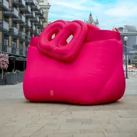 Instalasi tas raksasa Buttonscarves. (Foto: Dokumen/Buttonscarves)