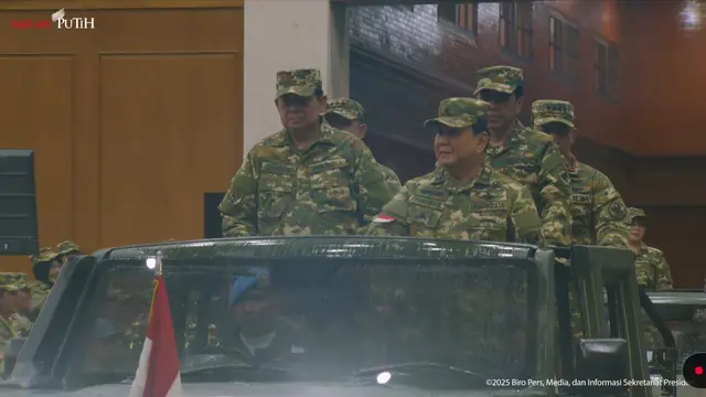 Presiden Prabowo Subianto memimpin Upacara Parade Senja dan Penurunan Sang Merah Putih di Lapangan Pancasila, Akademi Militer (Akmil) Magelang Jawa Tengah, Kamis (27/2/2025) (YouTube Setpres)