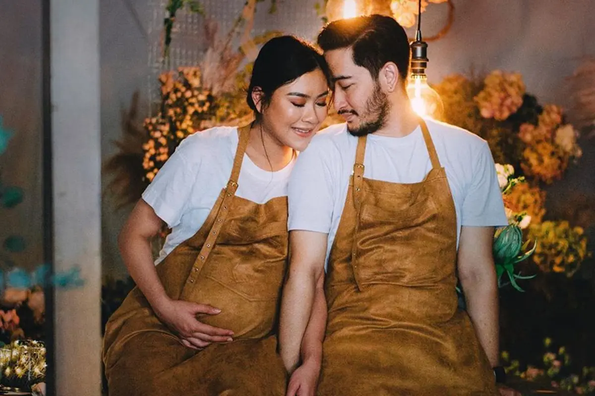6 Pemotretan Maternity Shoot Syahnaz dan Jeje Govinda, Romantis