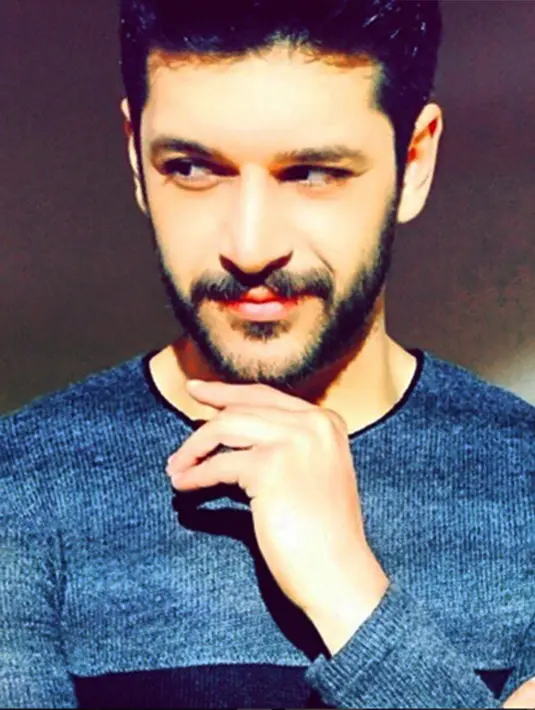 Ada kegemaran unik yang dilakukan Emre Kivilcim di sela-sela waktu syutingnya. (Via Instagram/@emre.kvlcm)