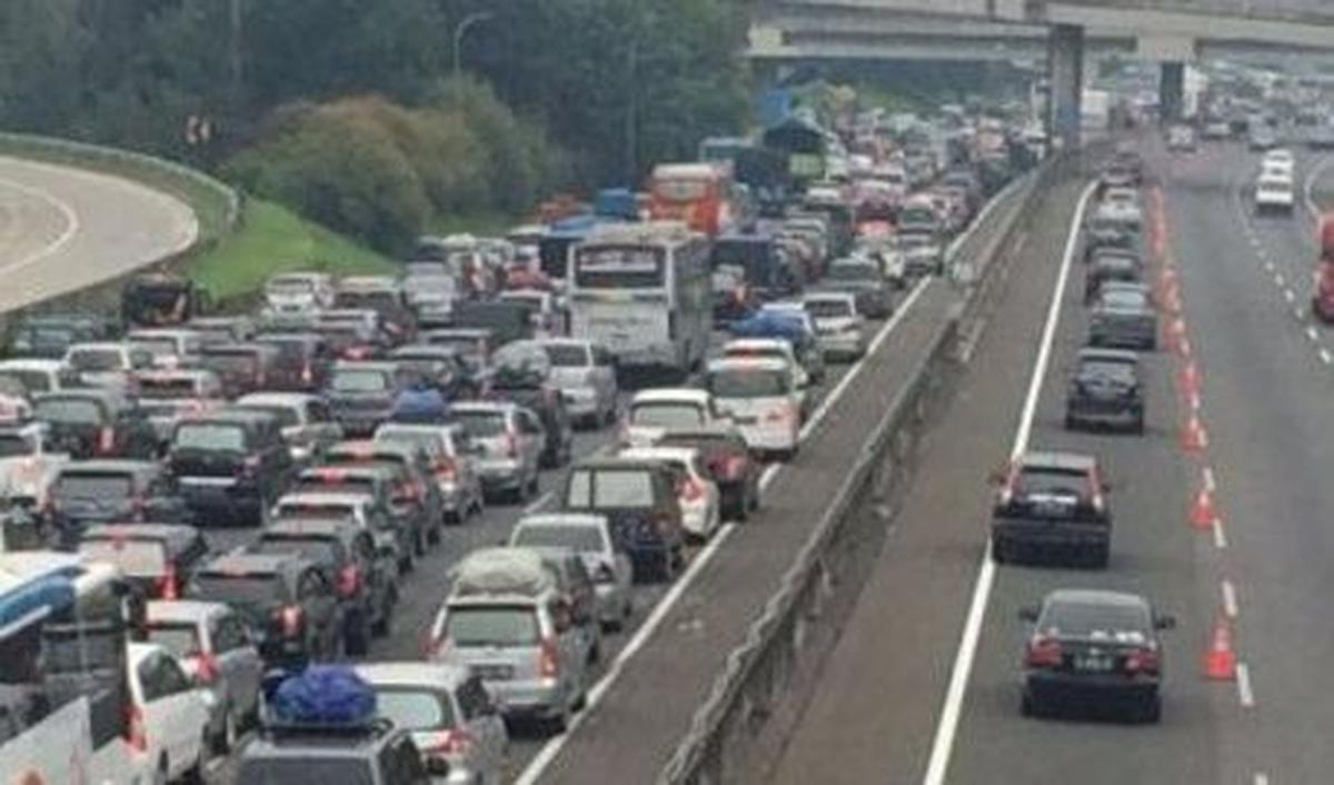 Namun perlu diingat jika tarif resmi mengacu pada papan iformasi di gerbang tol.