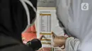 Warga melihat daftar harga saat ingin membeli daging murah di kantor Kelurahan Pisangan Baru, Jakarta, Timur, Rabu (17/2/2021). Pemprov DKI Jakarta melalui PD Dharma Jaya mengadakan layanan Food Truck Daging Goes to Kelurahan di wilayah Jakarta Timur. (merdeka.com/Iqbal S. Nugroho)