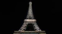 Layar besar menampilkan bendera Palestina dan Israel serta gambar burung merpati di Menara Eiffel, Minggu, (21/9/2025), saat Prancis bersiap untuk secara resmi mengakui Negara Palestina di rangkaian agenda Majelis Umum PBB. (Dok. AP/Christophe Ena)
&nbsp;