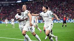 Borussia Monchengladbach harus menanti hingga menit kedua injury time babak kedua untuk menyamakan kedudukan. Gol penyeimbang itu dicetak oleh Haris Tabakovic. (Federico Gambarini/dpa via AP)