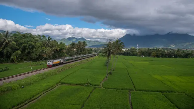Okupansi Kereta Api Tembus 100 Persen Selama Libur Long Weekend Waisak 2025
