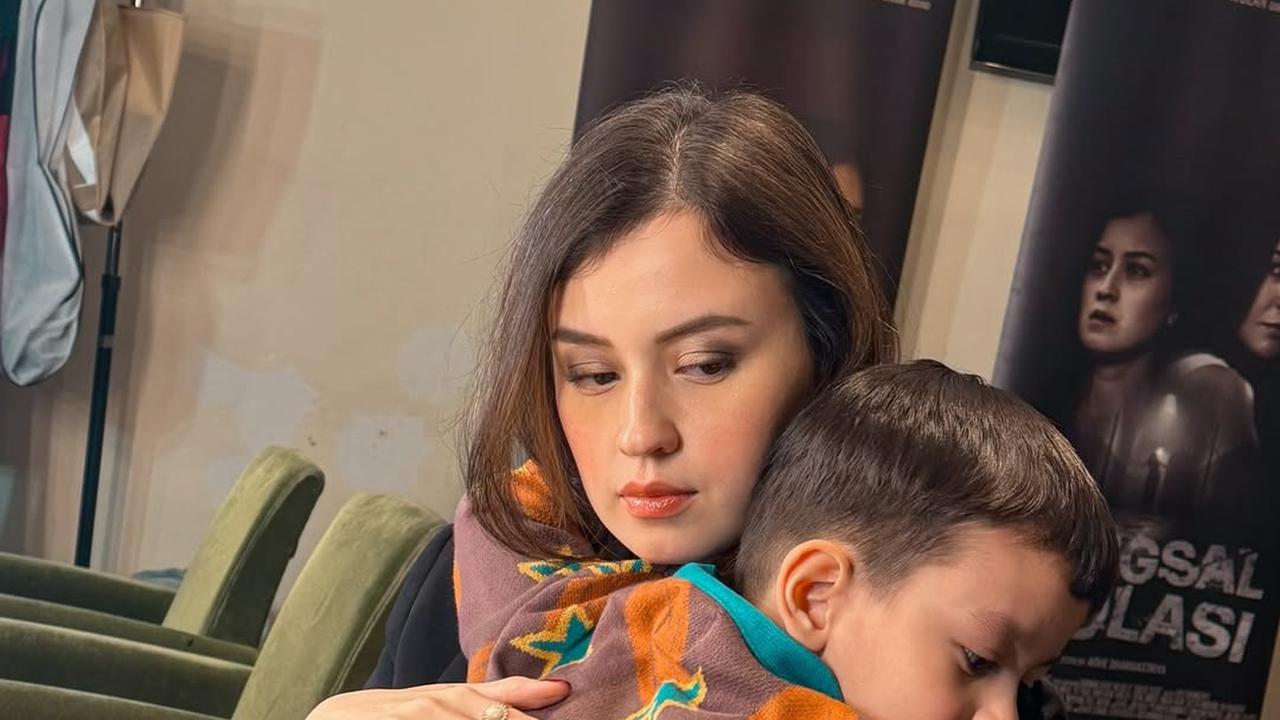 Potret Gemas Kebersamaan Kimberly Rider Bersama Kedua Anaknya
