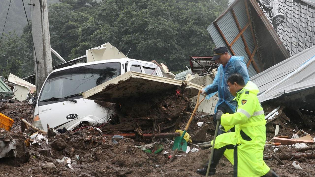 Sementara itu Badan Meteorologi Korea Selatan juga telah memperkirakan curah hujan dengan intensitas tinggi masih berpotensi terus terjadi hingga hari Minggu ini (16/8/2023).
