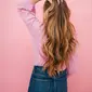 Ilustrasi rambut tetap sehat meski diwarnai. (galmeetsglam.com)