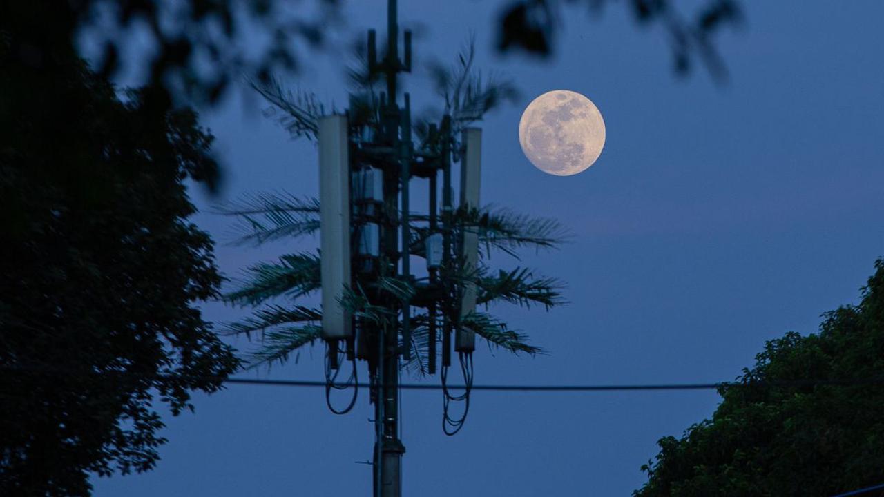 Setelah sebelumnya, ada fenomena Super Sturgeon Moon pertama terjadi pada 1 Agustus 2023, fenomena itu kembali terjadi dengan menampakan Super Blue Moon atau Bulan Biru baru pada akhir Agustus atau tepatnya pada hari Rabu (30/8/2023).