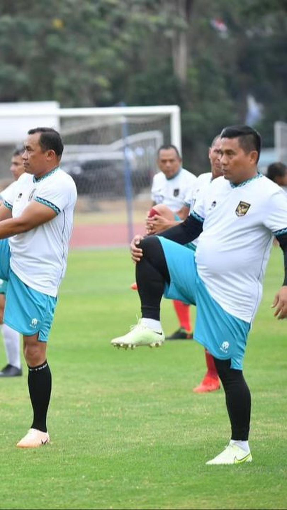"Pertandingan sepak bola TNI Polri dan Selebritis FC bertujuan untuk mempererat dan menjalin tali silaturahmi rasa kebersamaan antara TNI Polri dengan Selebritis FC," tulis keterangan @kodam_jayakarta.<br>