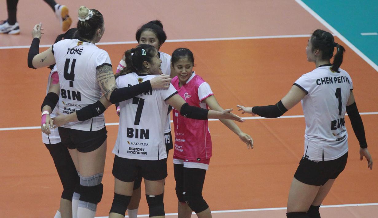 Para pemain Jakarta BIN melakukan selebrasi setelah berhasil mencetak angka saat menghadapi Gresik Petrokimia Pupuk Indonesia dalam laga seri kedua putaran kedua Proliga 2023 di GOR Ken Arok, Malang, Kamis (9/2/2023) siang WIB. Jakarta BIN kalah 2-3 (25-23, 21-25, 25-20, 17-25 dan 9-15). (Dok. Proliga 2023)