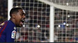 Striker Barcelona, Malcom, melakukan selebrasi usai mencetak gol ke gawang Cultural Leonesa pada laga Copa del Rey di Stadion Camp Nou, Rabu (5/12). Barcelona menang 4-1 atas Cultural Leonesa. (AP/Manu Fernandez)