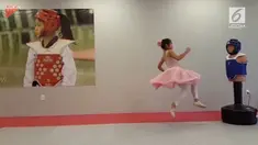 Aksi seorang balerina cilik yang menggabungkan gerakan balet nan anggun dengan jurus karate yang powerful.