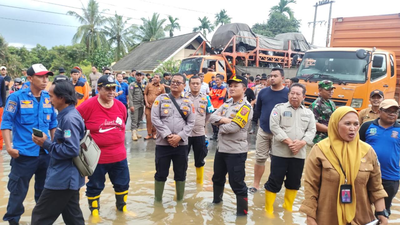 Banjir Akibat Curah Hujan Tinggi, Jalinsum-Jambi Lumpuh Total Macet 30 KM