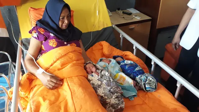 Bayi kembar tiga lahir dengan persalinan normal di Majenang Kabupaten Cilacap Jawa Tengah. (Foto: Liputan6.com/Muhamad Ridlo)