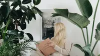 Punya buku yang sudah lama tidak dapat dibaca? Maksimalkan waktu ulang tahunmu dengan membaca buku tersebut. (Foto: Pexels.com/Alleksana)