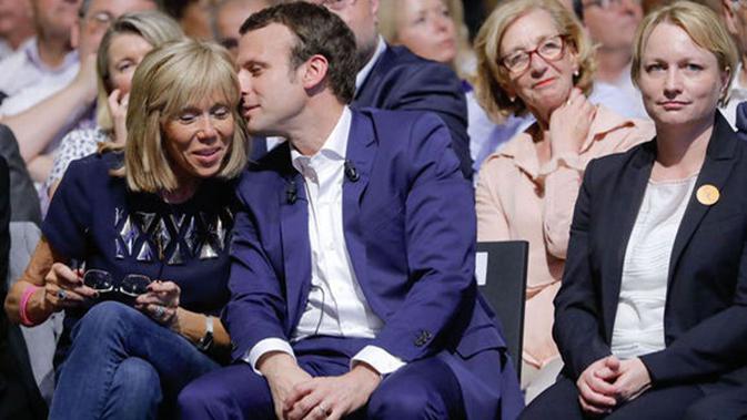 Gandeng Istri 25 Tahun Lebih Tua Presiden Prancis Tetap Bahagia Lifestyle Fimela Com