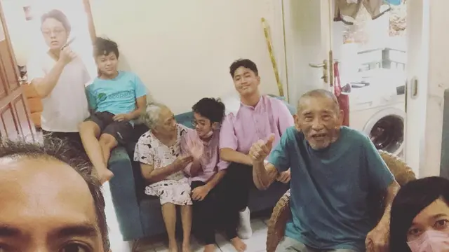 Kebersamaan Indra Birowo dengan Ayahandanya. (instagram.com/indrabirowox)