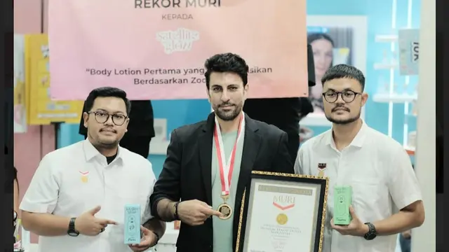Body lotion Satellite of Glow (Satglow) meraih penghargaan dari Museum Rekor Indonesia (MURI) pada Jumat, 29 Desember 2023