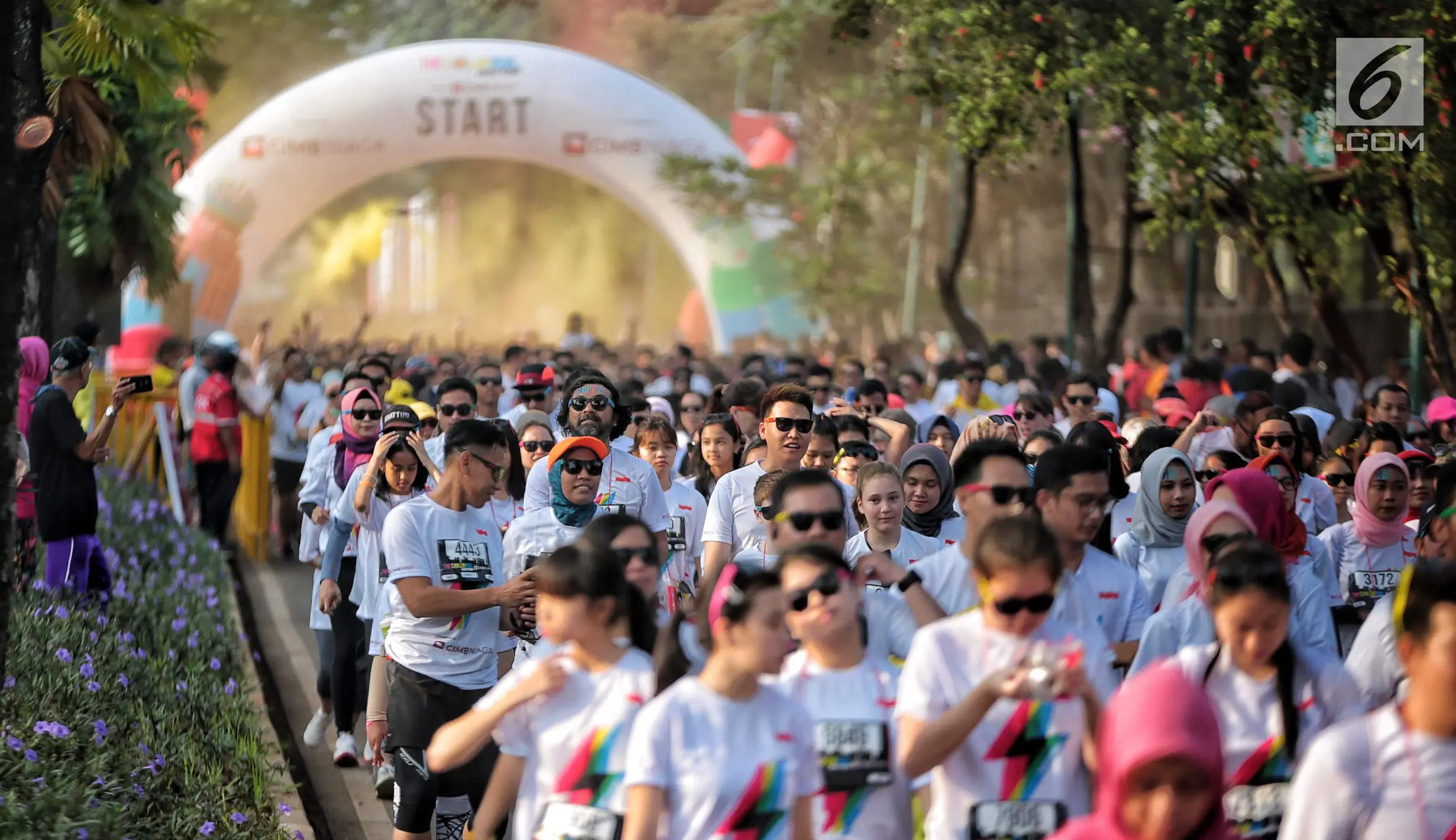 FOTO: 13 Ribu Peserta The Color Run Warnai Jakarta - Foto Liputan6.com