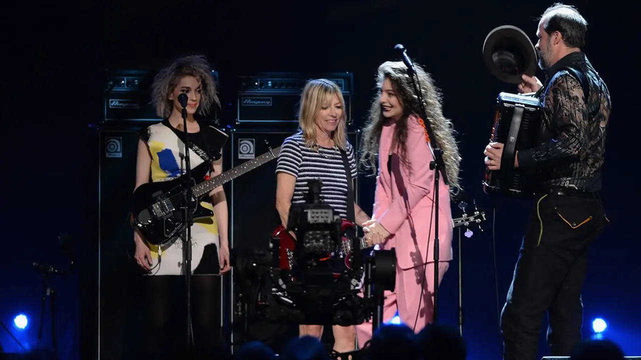 Lorde 'Gantikan' Kurt Cobain Jadi Vokalis Nirvana
