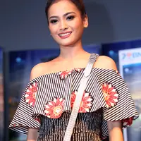 "Gimana kita tunjukan identitas kalau kita enggak punya pendidikan. Ilmu itu penting, iqro itu penting. Semua yang hidup mereka harus raih ilmu," tutur Acha. (Nurwahyunan/Bintang.com)