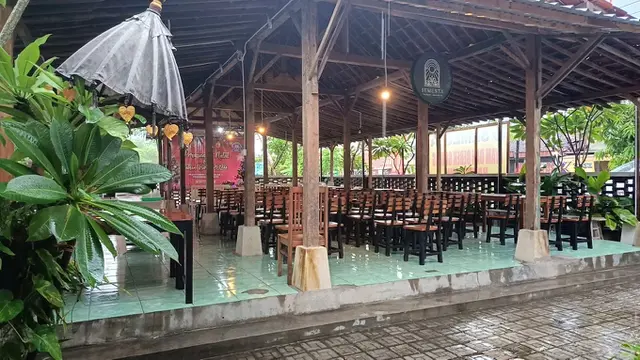 Rekomendasi Tempat Makan Enak di Dekat Stasiun Palur Solo