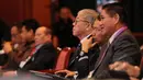 Sekjen PSSI, Joko Driyono (kedua kanan) saat Kongres Luar Biasa PSSI 2015 di Hotel JW Marriot, Surabaya, Sabtu (18/5/2015). Kongres akan memilih Ketua/Wakil Ketua Umum serta Komite Eksekutif PSSI 2015-2019. (Liputan6.com/Helmi Fithriansyah)