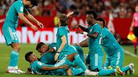 Real Madrid berhasil mengalahkan Sevilla dengan skor 3-2 pada laga pekan ke-32 La Liga di Estadio Ramon Sanchez Pizjuan, Senin (18/4/2022) dini hari WIB. (AP Photo/Angel Fernandez)