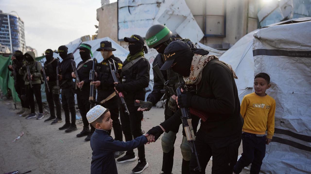 FOTO: Salat Idul Fitri di Tengah Reruntuhan Gaza