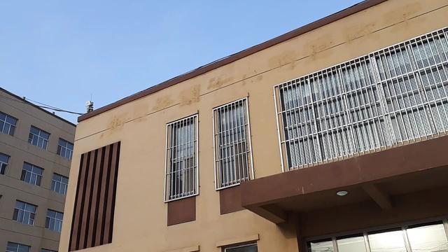 Salah satu bangunan di "Pusat pelatihan vokasional Kashgar", di Kashgar County, Prefekur Kashgar, Xinjiang, 25 Februari 2019. (Rizki Akbar Hasan / Liputan6.com)