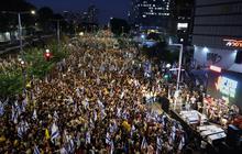 FOTO: Demo Anti Pemerintah Netanyahu, Massa Pengunjuk Rasa Israel Bentrok dengan Polisi Usai 6 Sandera Tewas di Gaza