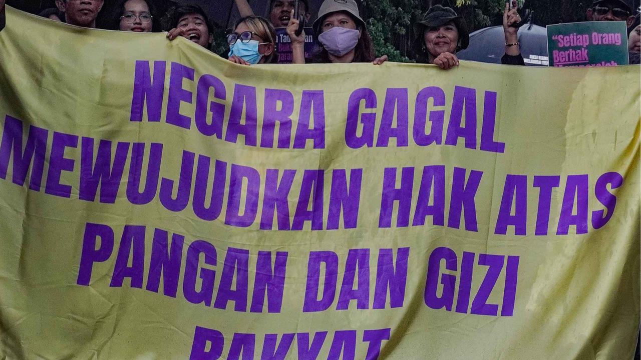 FOTO: Aksi Kamisan ke-883,  Sorotan Kritis Setahun Pemerintahan Prabowo-Gibran